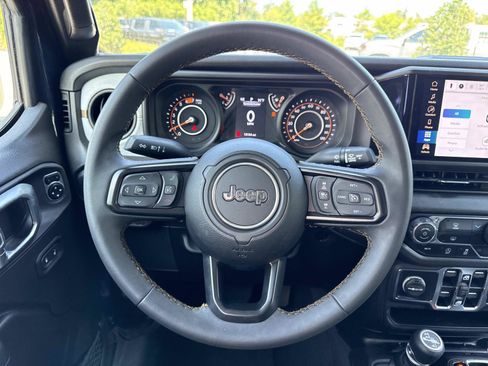 Used 2025 Jeep Wrangler Unlimited Sport AWD/4WD image 14
