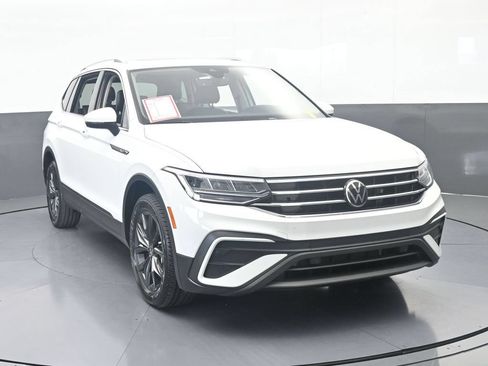 Used 2024 Volkswagen Tiguan SE FWD image 9