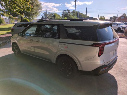 New 2026 Kia Carnival SX w/ SX Dark Edition Package FWD image 6