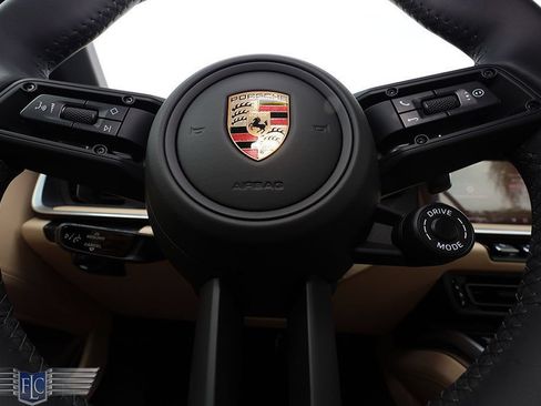 Used 2024 Porsche 911 Turbo S AWD/4WD image 33