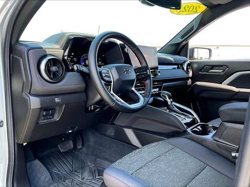 Used 2025 Chevrolet Colorado Z71 AWD/4WD image 8