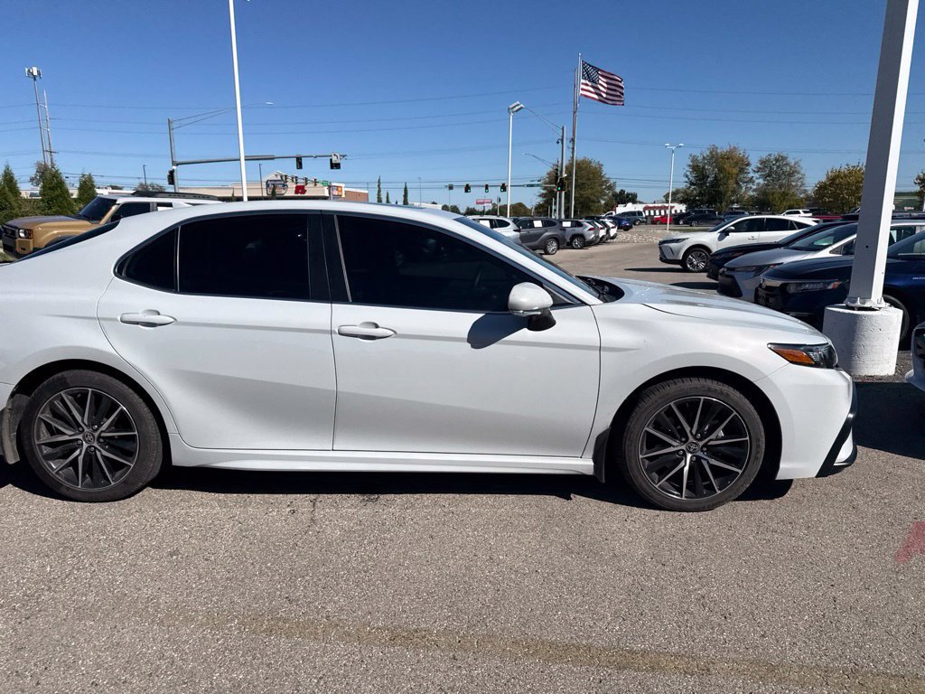 Used 2024 Toyota Camry SE w/ Cold Weather Package FWD image 2