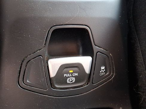 Used 2018 Jeep Renegade Latitude FWD image 22