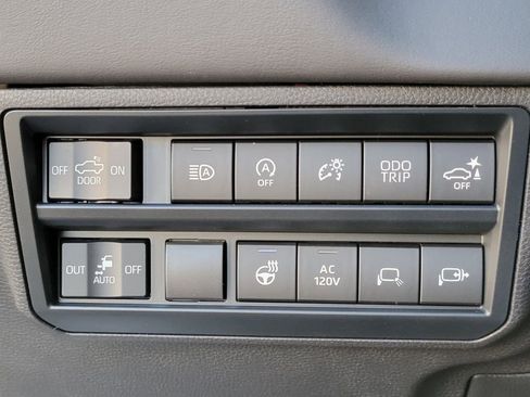 Used 2023 Toyota Tundra Platinum w/ Advanced Package AWD/4WD image 5