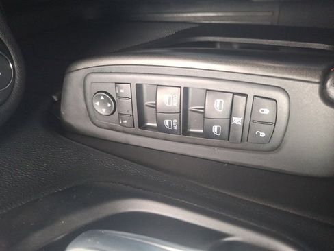 Used 2021 Jeep Cherokee Trailhawk image 15