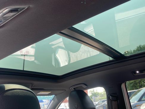 Certified 2023 Volkswagen Atlas Cross Sport SE w/ Panoramic Sunroof Package AWD/4WD image 19