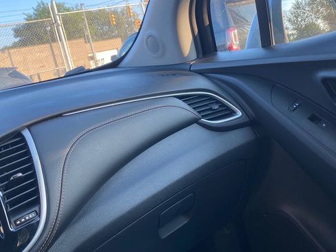 Used 2019 Chevrolet Trax LT w/ LT Convenience Package AWD/4WD image 30