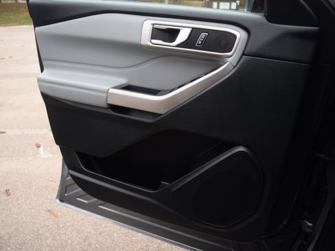 Used 2023 Ford Explorer XLT w/ Equipment Group 202A image 20