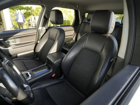 Used 2019 Land Rover Discovery Sport SE AWD/4WD image 18