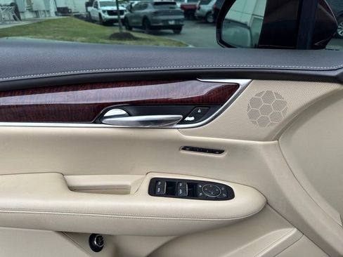 Used 2017 Cadillac XT5 Luxury w/ Driver Awareness Package FWD image 11