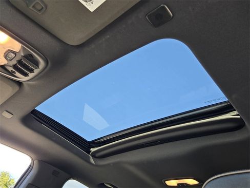 Used 2025 GMC Canyon Denali image 20