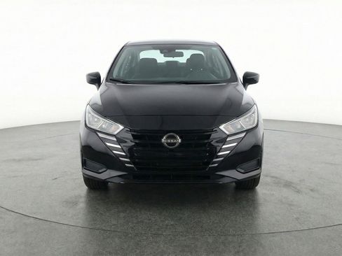 Used 2025 Nissan Versa SV image 2