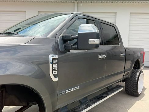 Used 2017 Ford F250 Lariat w/ Lariat Ultimate Package AWD/4WD image 21