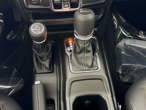 New 2025 Jeep Gladiator Sport image 16