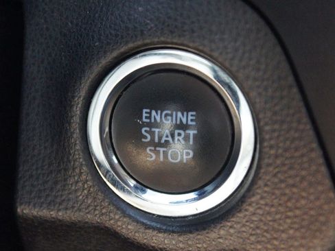Used 2019 Toyota RAV4 XLE w/ Convenience Package FWD image 9