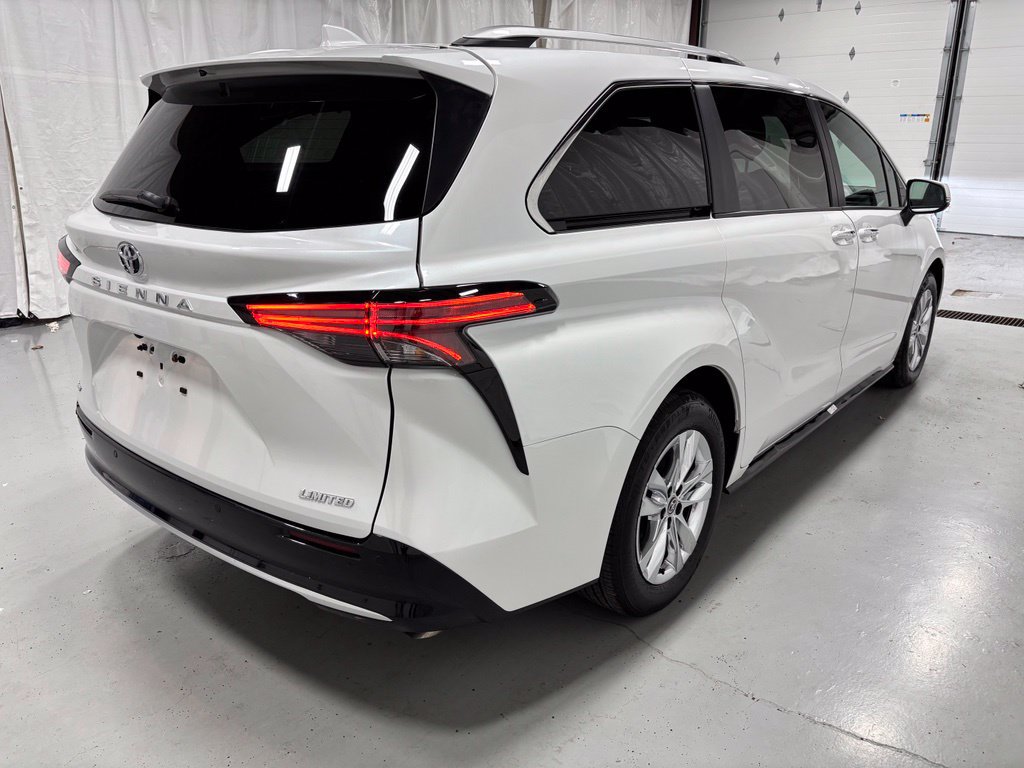 Used 2026 Toyota Sienna Limited FWD image 7