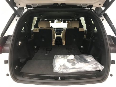 New 2025 Jeep Grand Cherokee L Limited image 37