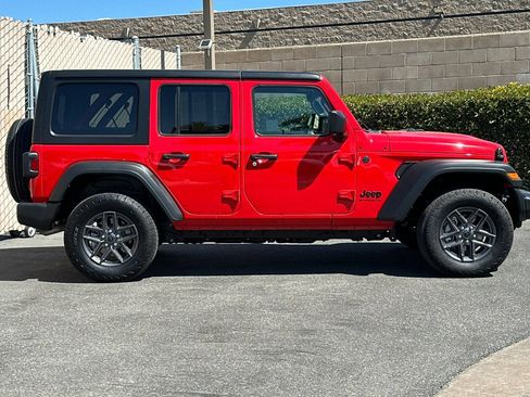Used 2025 Jeep Wrangler Unlimited Sport AWD/4WD image 3