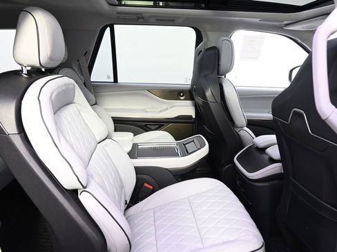 New 2026 Lincoln Navigator Black Label image 19