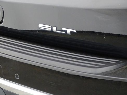 Used 2022 GMC Yukon SLT w/ SLT Luxury Package image 46