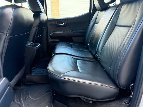 Used 2019 Toyota Tacoma TRD Sport AWD/4WD image 26