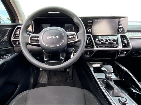 Used 2023 Kia Sorento LX image 5