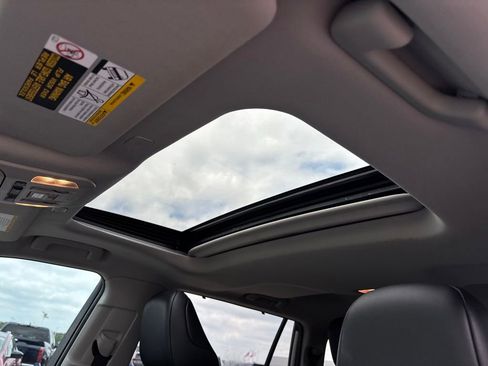Used 2023 Toyota Highlander XLE FWD image 7