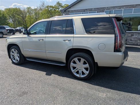 Used 2016 Cadillac Escalade Luxury AWD/4WD image 4