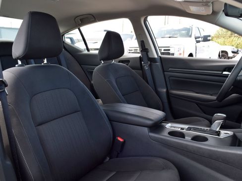 Used 2025 Nissan Altima 2.5 SV AWD/4WD image 22