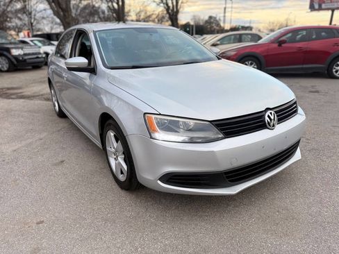 Used 2012 Volkswagen Jetta TDI image 3