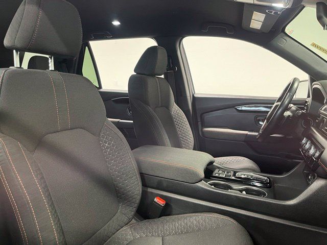 Used 2025 Honda Pilot Sport image 10