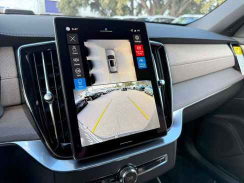 New 2026 Volvo XC90 B6 Plus w/ Protection Package Premier image 24