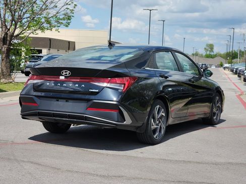 Used 2025 Hyundai Elantra Limited FWD image 4