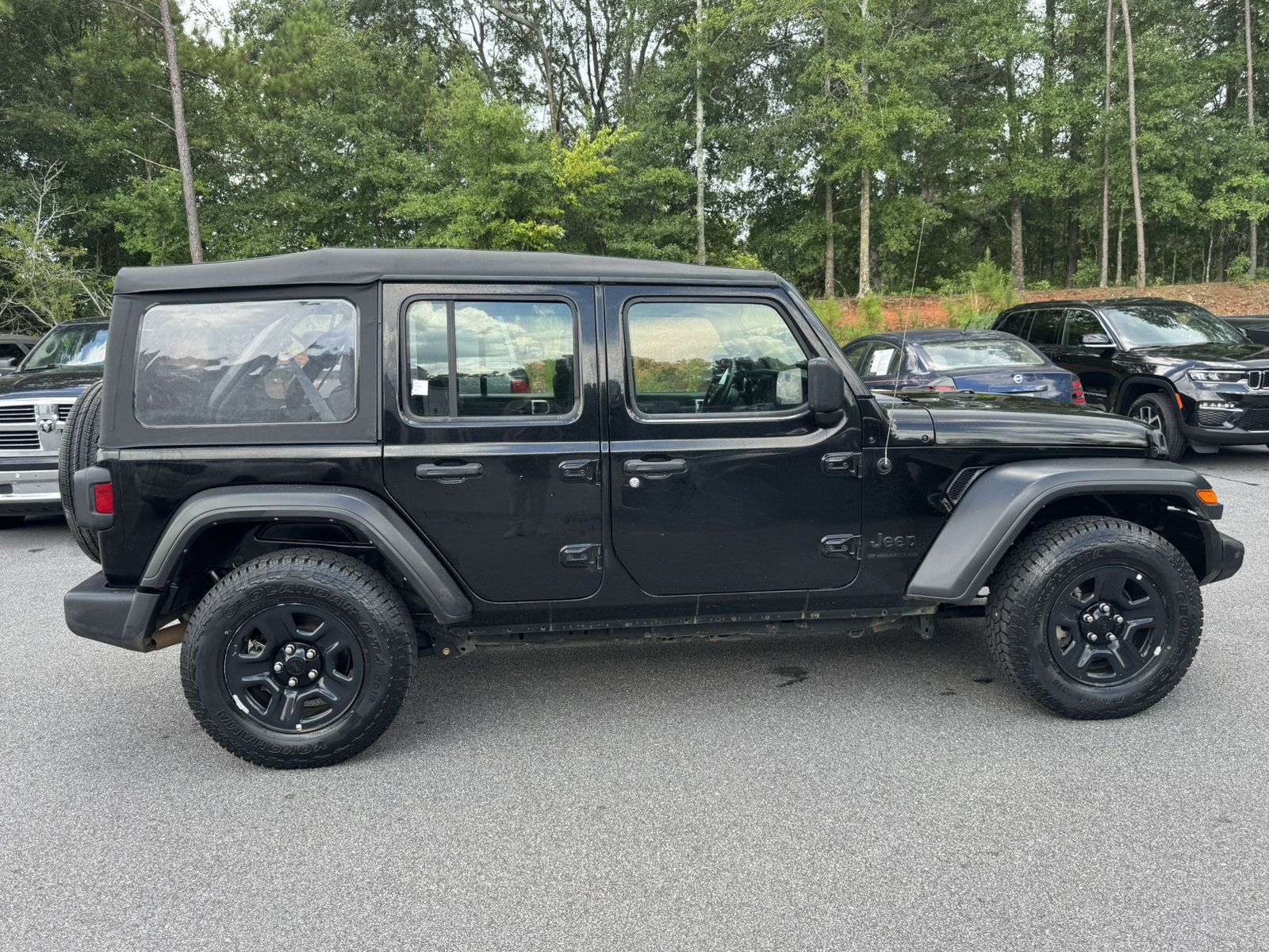 Used 2023 Jeep Wrangler Unlimited Sport AWD/4WD image 4