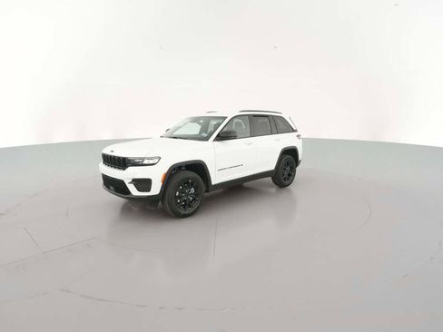 New 2025 Jeep Grand Cherokee Altitude image 4