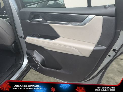 Certified 2026 GMC Acadia Elevation w/ Elevation Premium Package FWD image 30