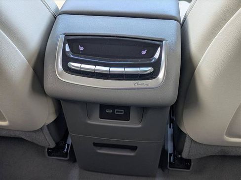 Used 2020 Cadillac XT6 Premium Luxury FWD image 17