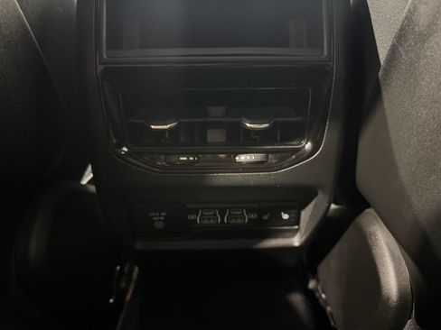 Used 2024 Jeep Grand Cherokee Limited w/ Luxury Tech Group II AWD/4WD image 36