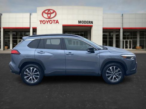 Certified 2025 Toyota Corolla Cross XLE image 4