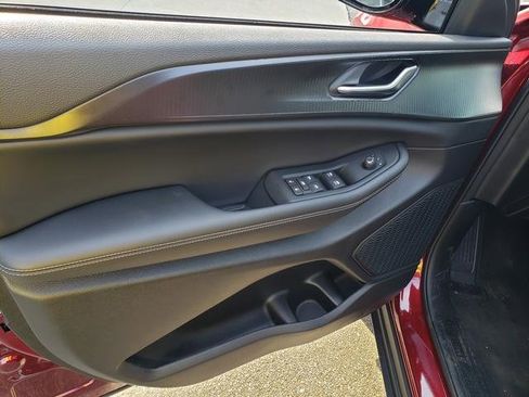 New 2025 Jeep Grand Cherokee L Laredo image 13