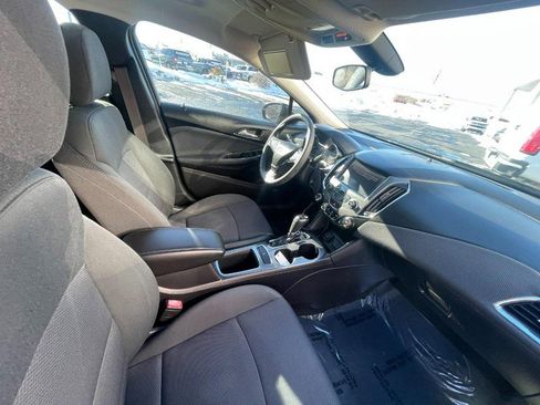 Used 2017 Chevrolet Cruze LT w/ Sun And Sound Package image 16