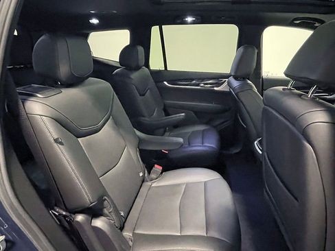 Used 2025 Cadillac XT6 Premium Luxury image 31