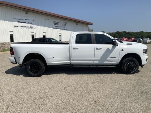 Used 2024 RAM 3500 Big Horn w/ Night Edition AWD/4WD image 12