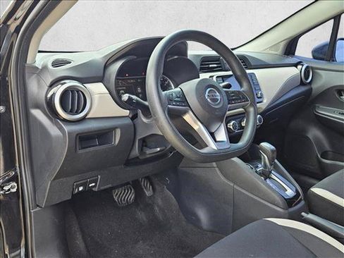 Used 2021 Nissan Versa SV FWD image 9