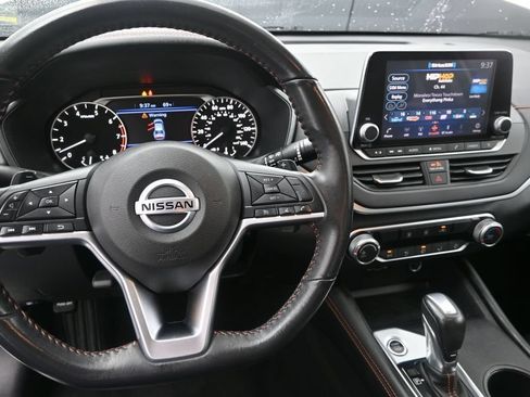 Used 2022 Nissan Altima 2.5 SR FWD image 18