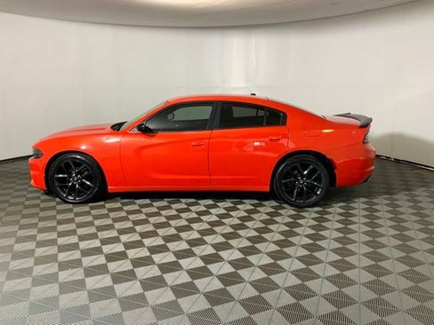 Used 2020 Dodge Charger SXT w/ Blacktop Package RWD image 11