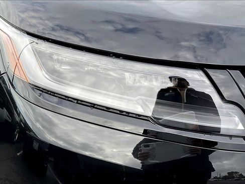 New 2025 Land Rover Range Rover Velar Dynamic SE image 33