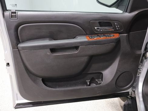 Used 2013 Chevrolet Avalanche LTZ AWD/4WD image 14
