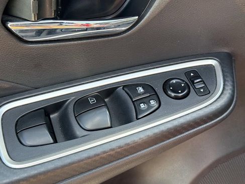 Certified 2022 Nissan Versa SR w/ Convenience Package FWD image 18