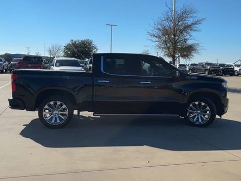 Used 2022 Chevrolet Silverado 1500 High Country w/ Technology Package image 9